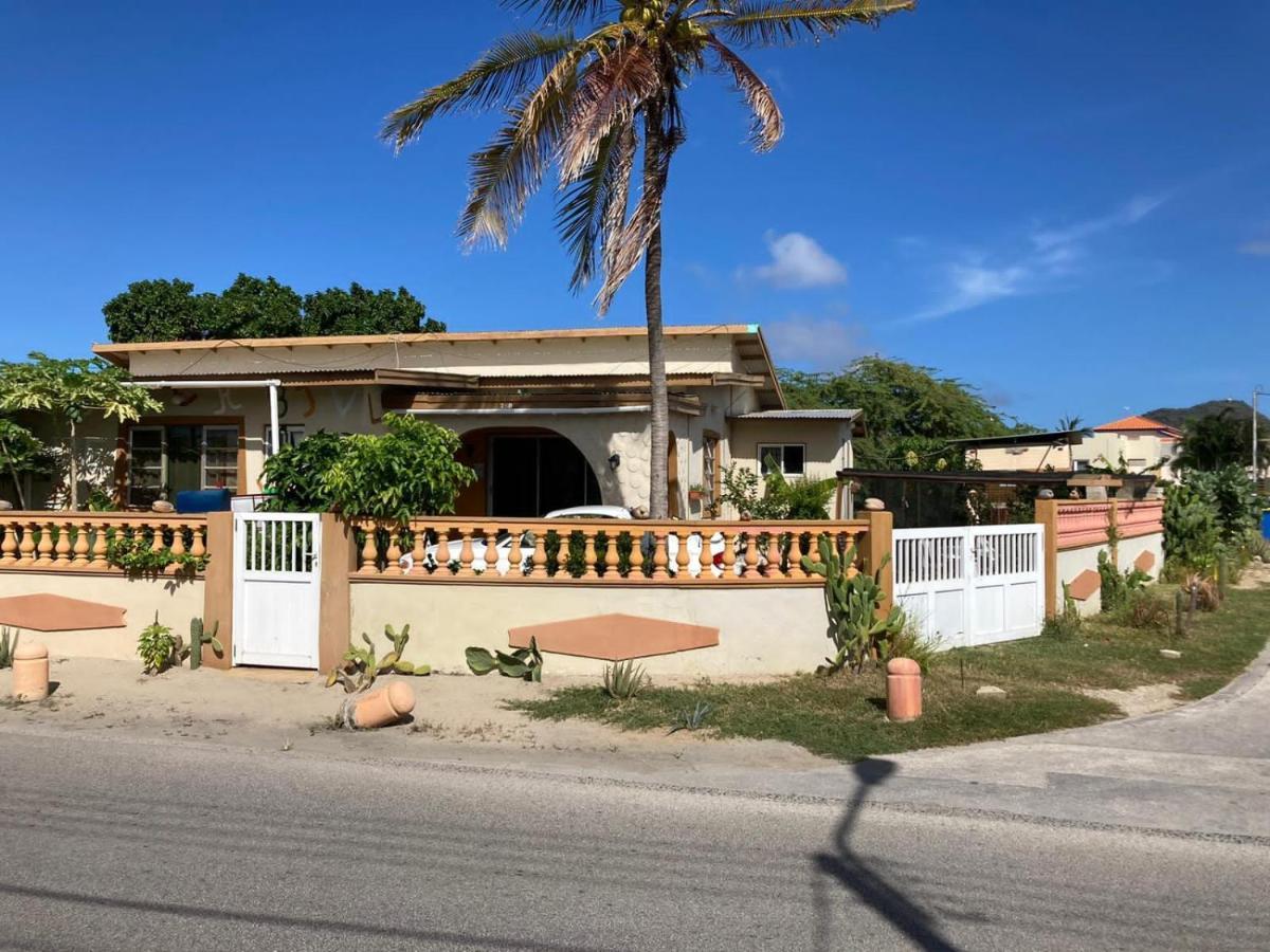 Aruba Backpackers Oranjestad Exterior foto