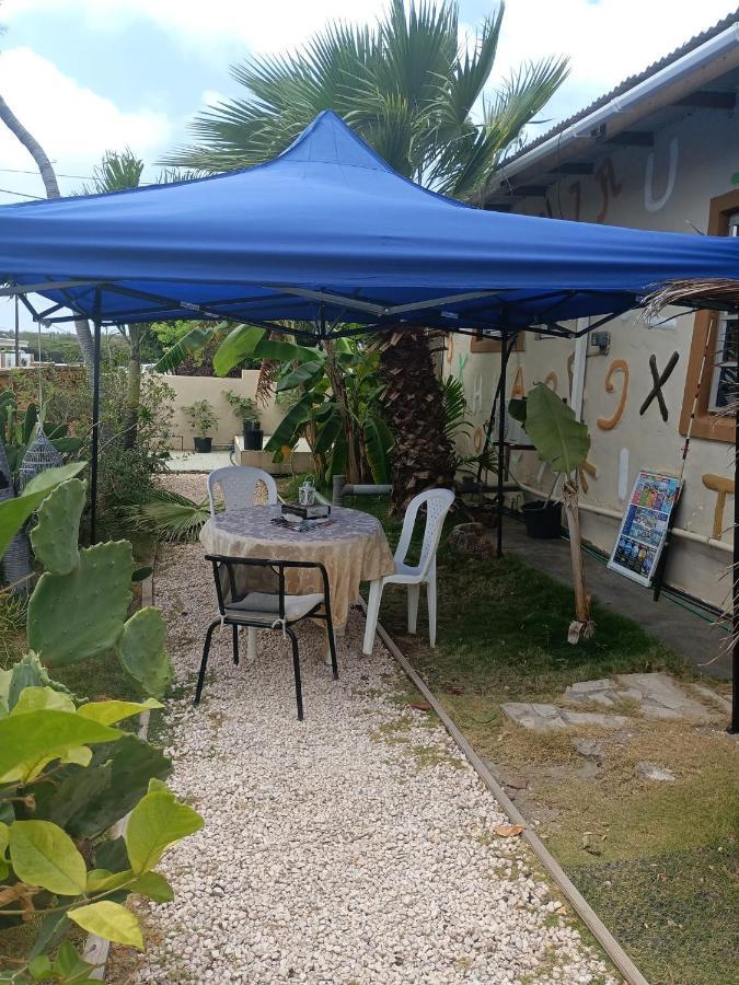 Aruba Backpackers Oranjestad Exterior foto