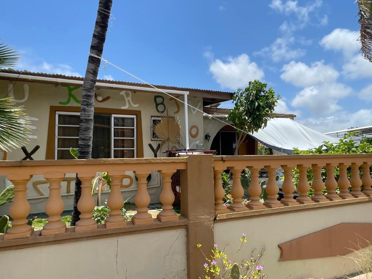 Aruba Backpackers Oranjestad Exterior foto