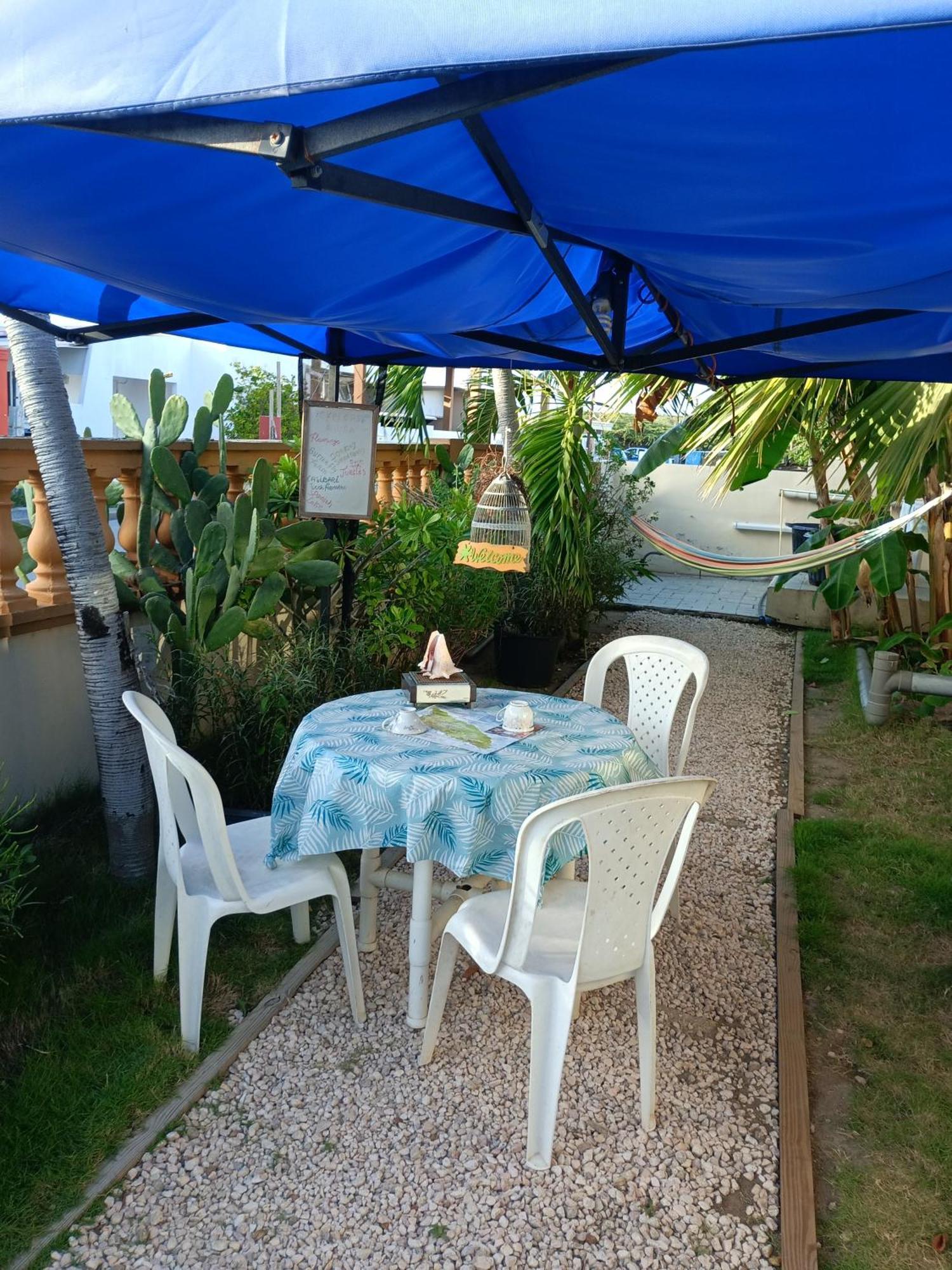 Aruba Backpackers Oranjestad Exterior foto
